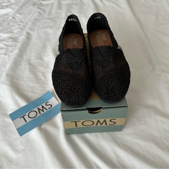TOMS Womens Natural Moroccan Crochet Flat (size 5) - Picture 2 of 8